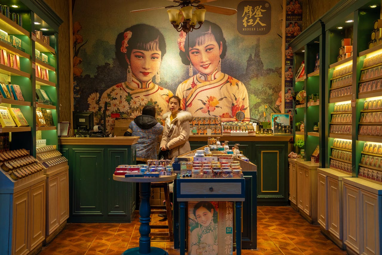 about-bg Elegant shop interior in Chengdu featuring vintage decor and vibrant colors. Customers browsing products.